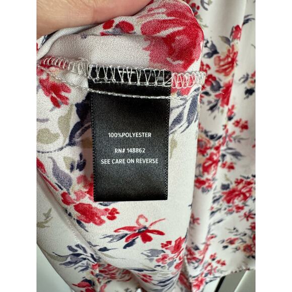 Torrid Womens Blouse Sz‎ 2 2X 18 20 White Floral Georgette Keyhole Chiffon Roses - Picture 7 of 7